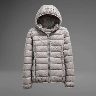 NATHALIE – Elegante Leichtdaunenjacke mit Kapuze