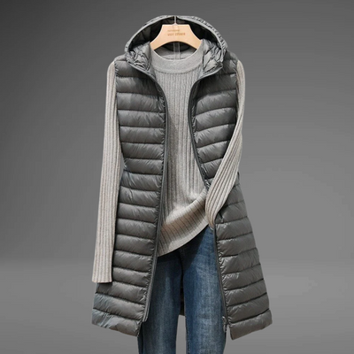 ROMI – Leichtes Gilet mit Kapuze für Frühling & Sommer