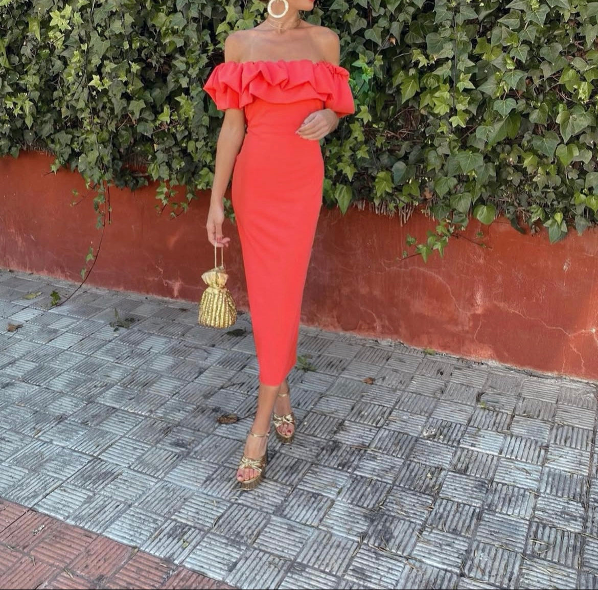 Lory - Schulterfreites Rüschenkleid