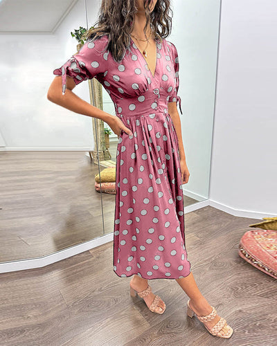 ANKA | Kleid mit Punkten, ausgestelltem Saum und betonter Taille