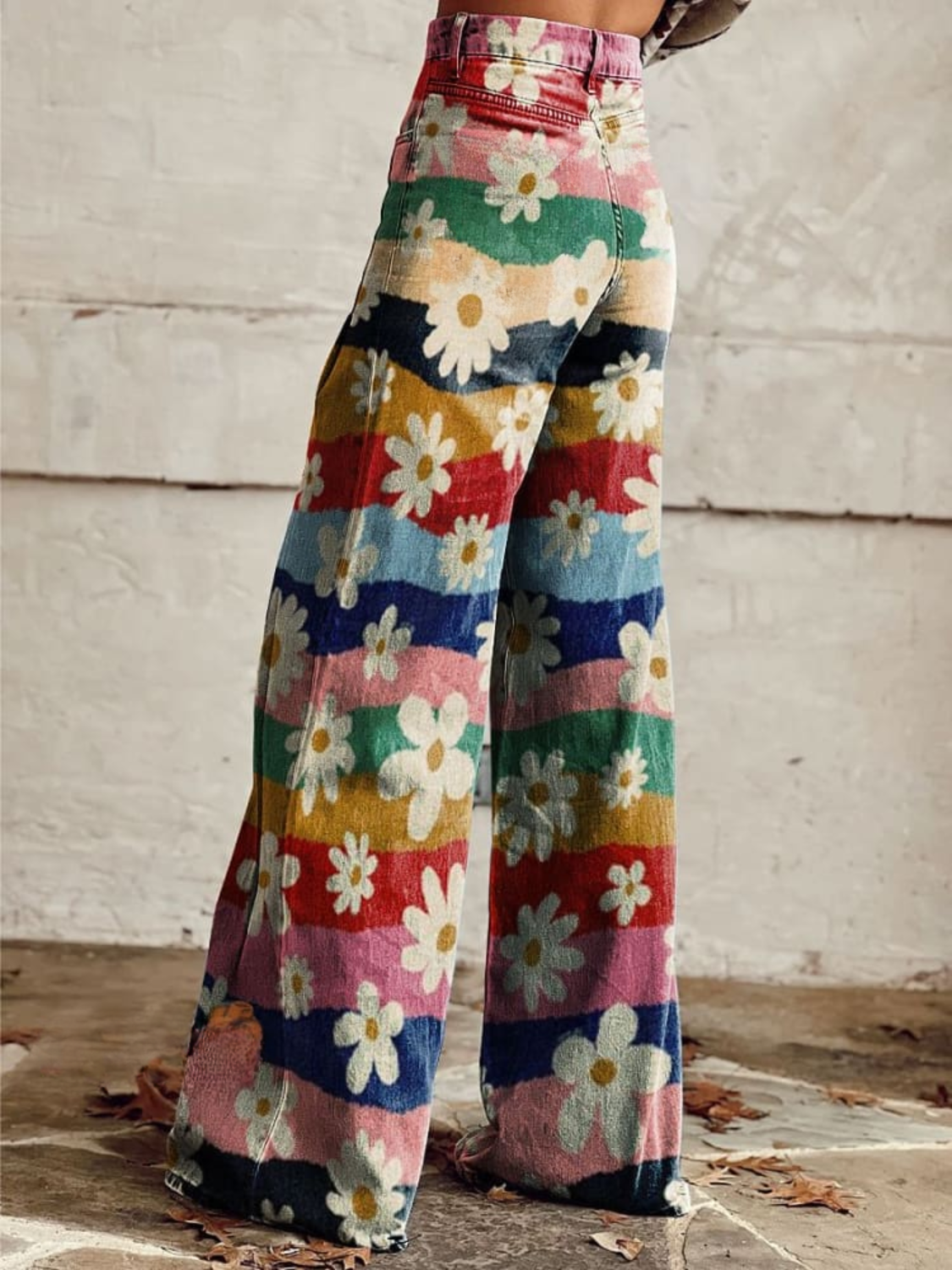 Vintage Boho-Hosen mit Regenbogen-Streifen und Blumenmuster