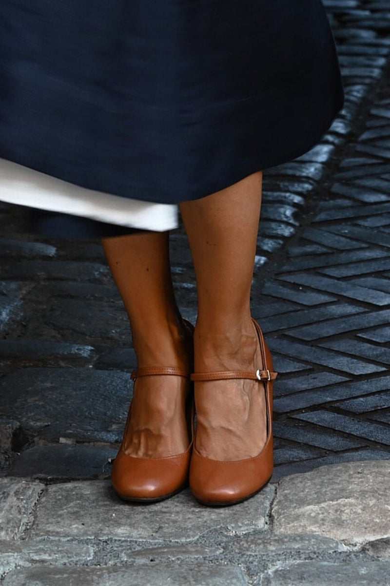 Bravina | Tägliche Sandalen mit Riemen und kleinem Absatz