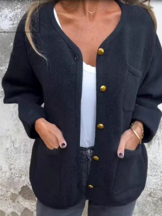 NORTHLINE STUDIO | KLASSISCHE KNOPF-STRICKJACKE