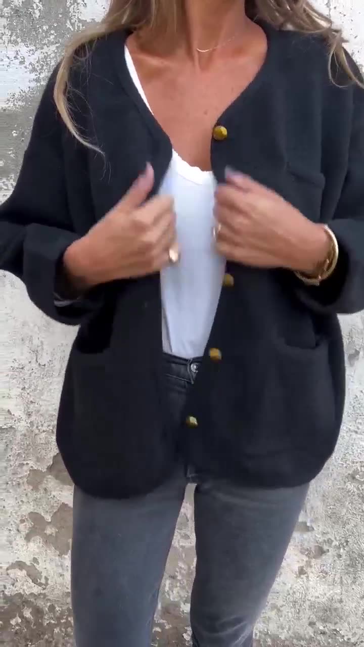 NORTHLINE STUDIO | KLASSISCHE KNOPF-STRICKJACKE