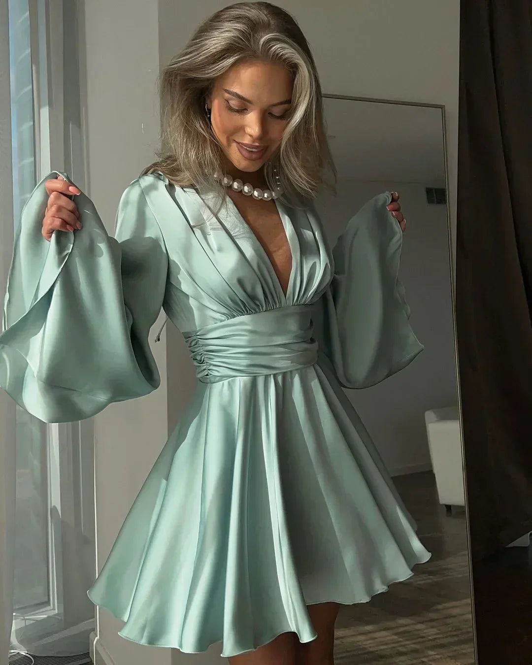 Bernstein - Satin Kleid mit lockeren Ärmeln