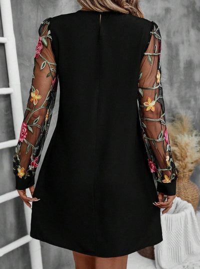 JOLANTA | Elegantes Kleid mit V-Ausschnitt und auffälligen Ärmeln