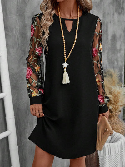 JOLANTA | Elegantes Kleid mit V-Ausschnitt und auffälligen Ärmeln