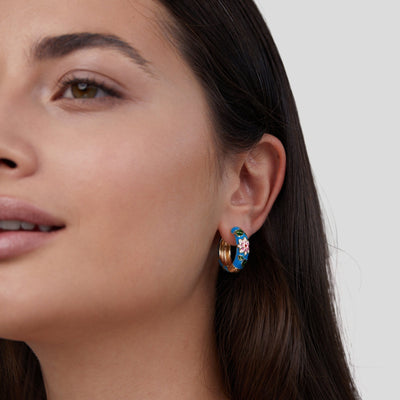 Goldene Ohrstecker mit Blume