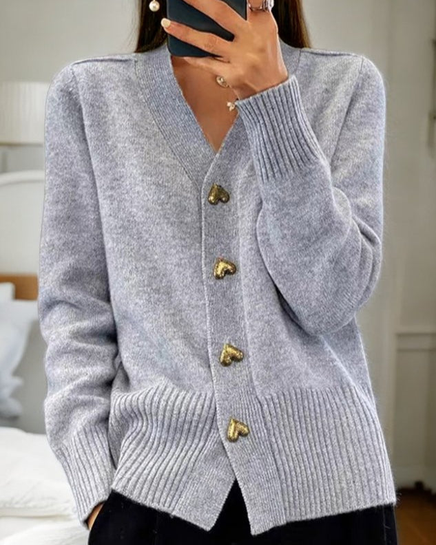 Adele™ | Eleganter Cardigan mit Herzknöpfen